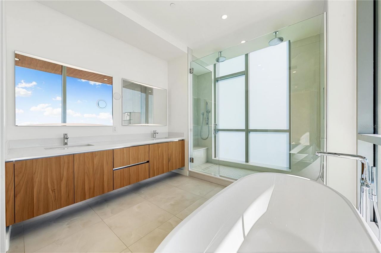 111 Golden Gate, Unit 701, Sarasota, FL 34236 Photo