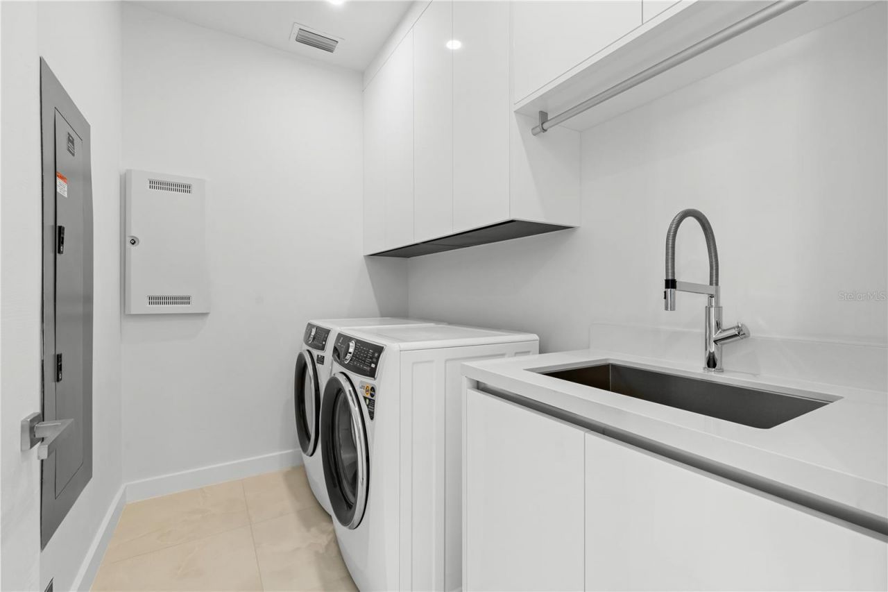 111 Golden Gate Point, Unit 701PH, Sarasota, FL 34236 Photo