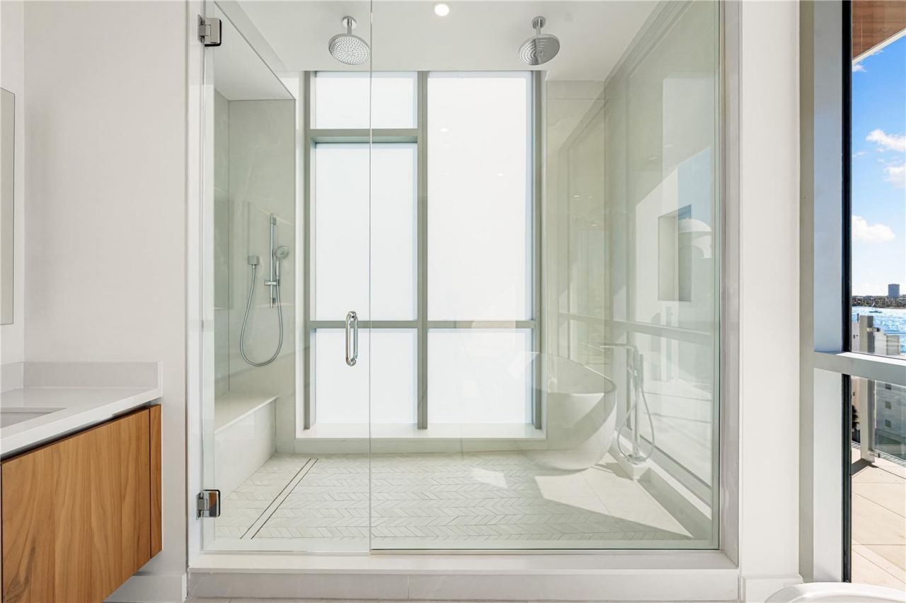 111 Golden Gate, Unit 701, Sarasota, FL 34236 Photo