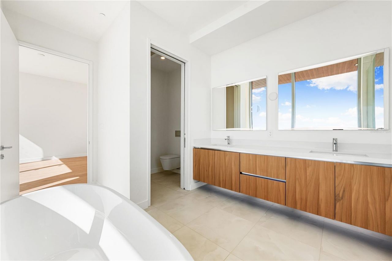 111 Golden Gate, Unit 701, Sarasota, FL 34236 Photo