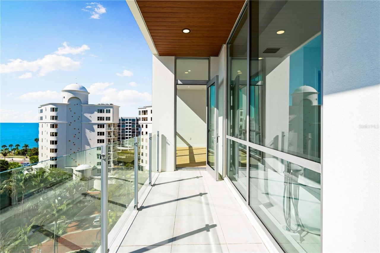 111 Golden Gate, Unit 701, Sarasota, FL 34236 Photo