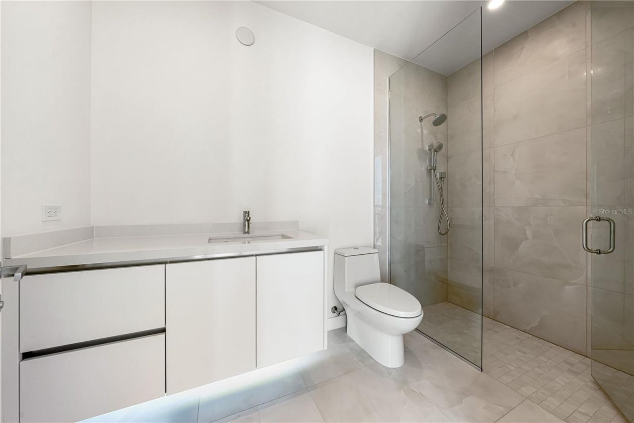 111 Golden Gate, Unit 701, Sarasota, FL 34236 Photo