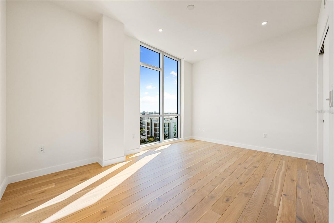 111 Golden Gate, Unit 701, Sarasota, FL 34236 Photo