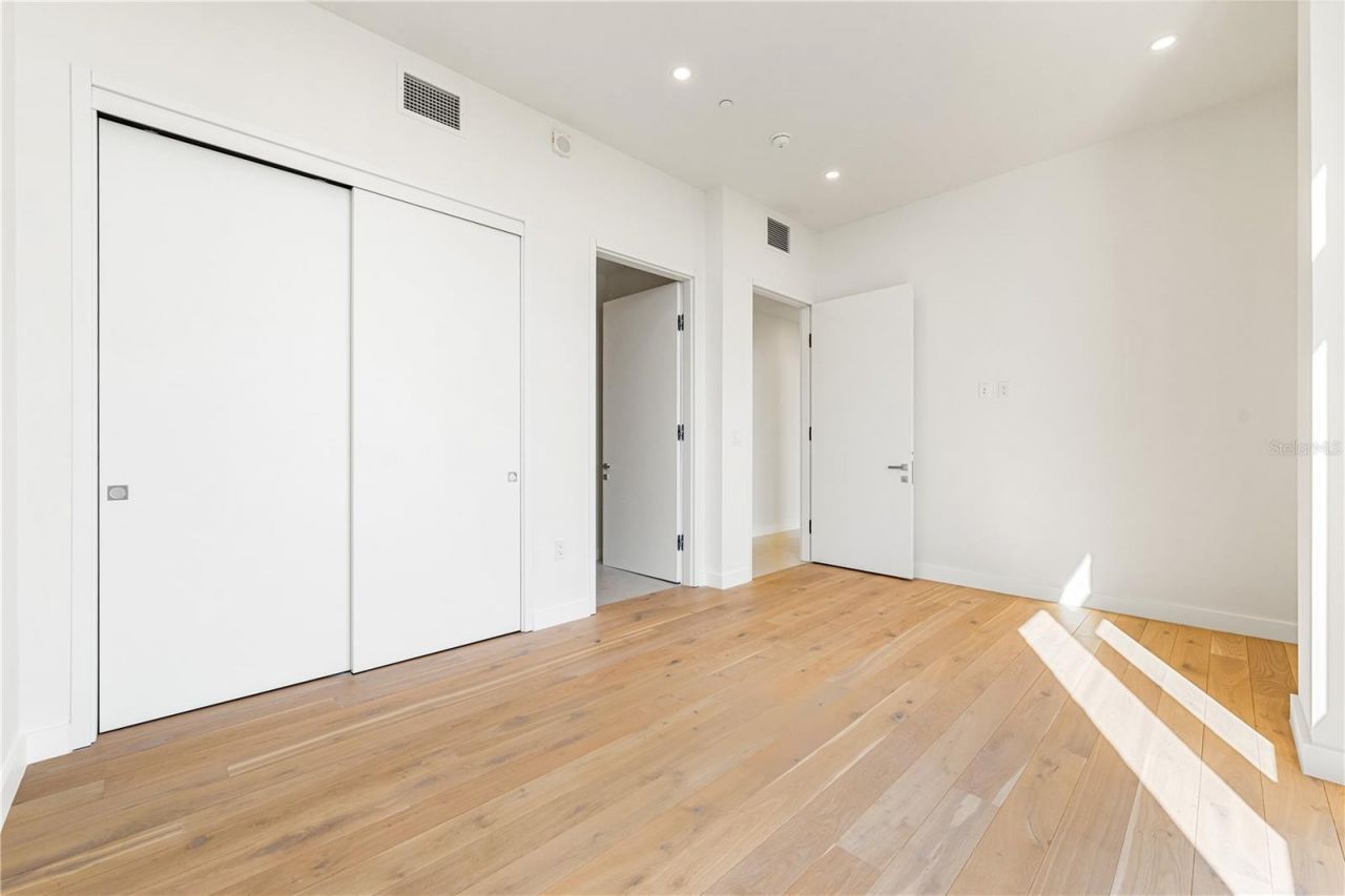 111 Golden Gate, Unit 701, Sarasota, FL 34236 Photo