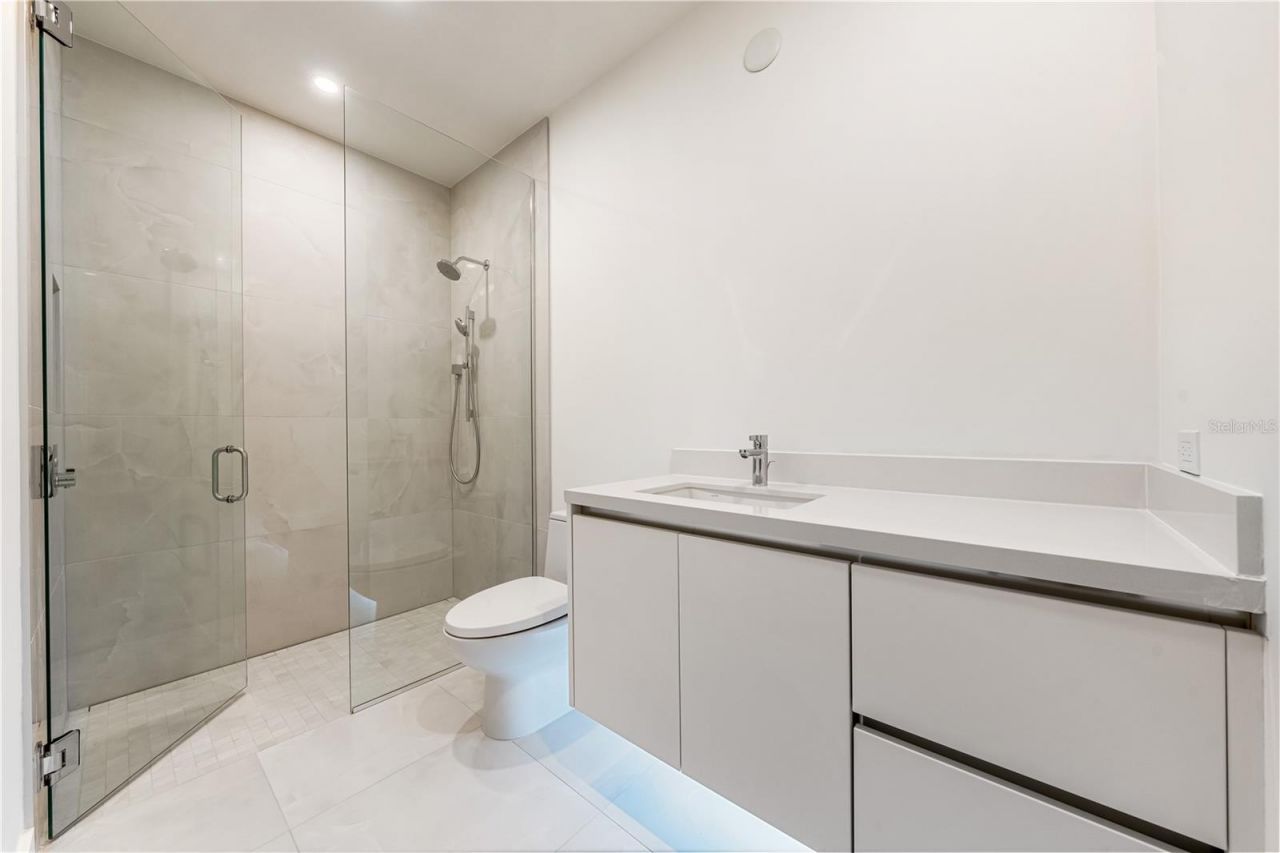 111 Golden Gate, Unit 701, Sarasota, FL 34236 Photo