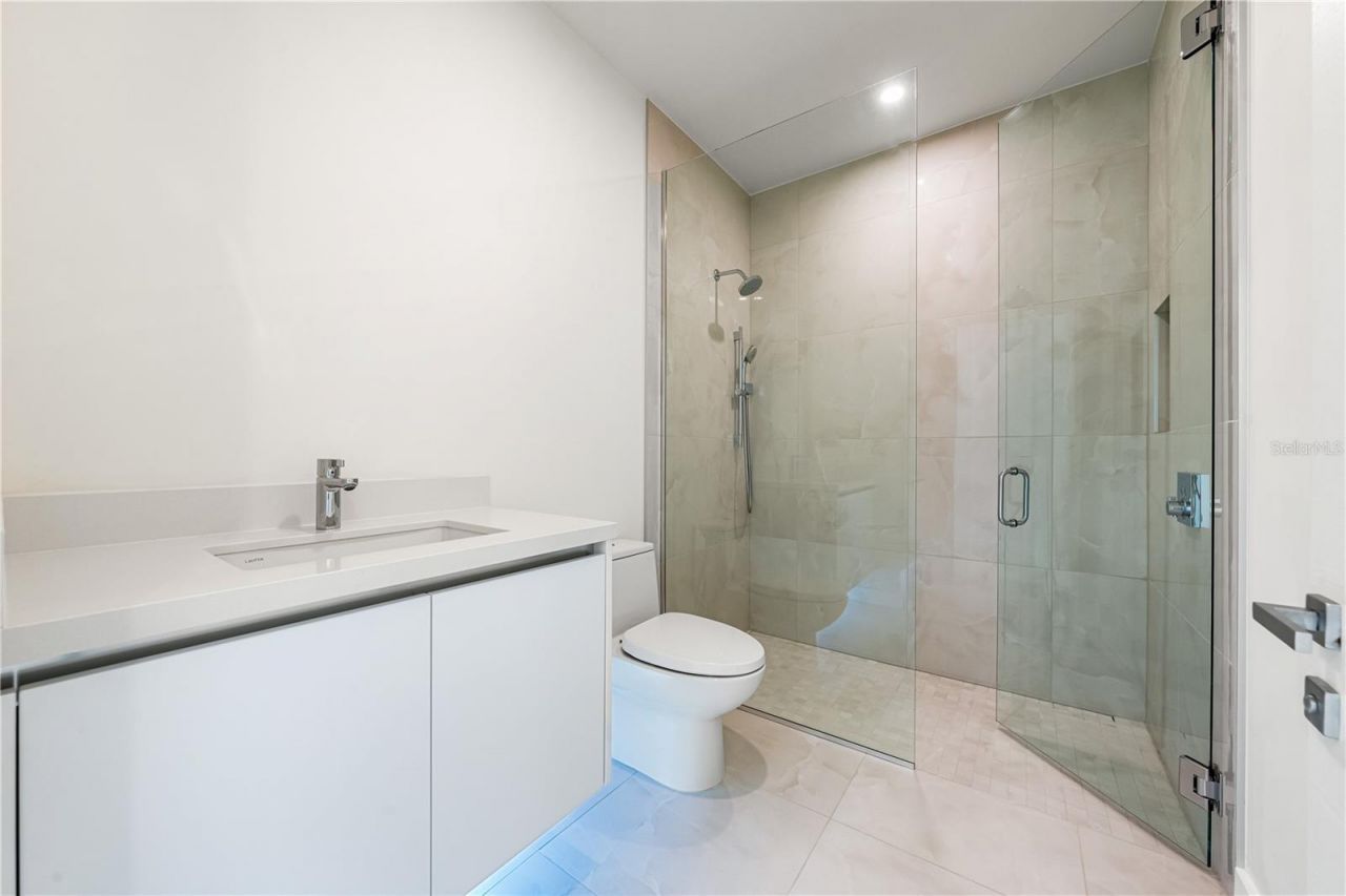 111 Golden Gate, Unit 701, Sarasota, FL 34236 Photo