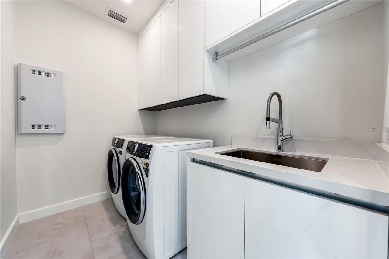 111 Golden Gate, Unit 701, Sarasota, FL 34236 Photo