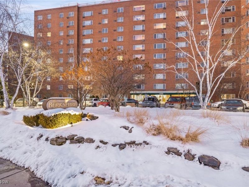 11820 Edgewater Drive, Unit 415, Lakewood, OH 44107 Photo 3