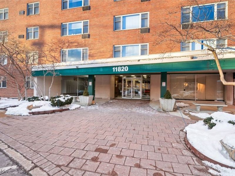 11820 Edgewater Drive, Unit 415, Lakewood, OH 44107 Photo 4