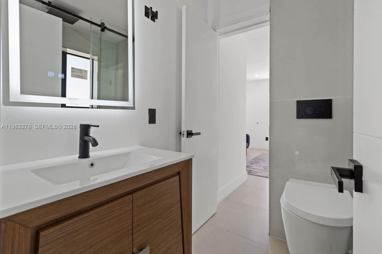 221 NE 4th St, Hallandale Beach, FL 33009 Photo