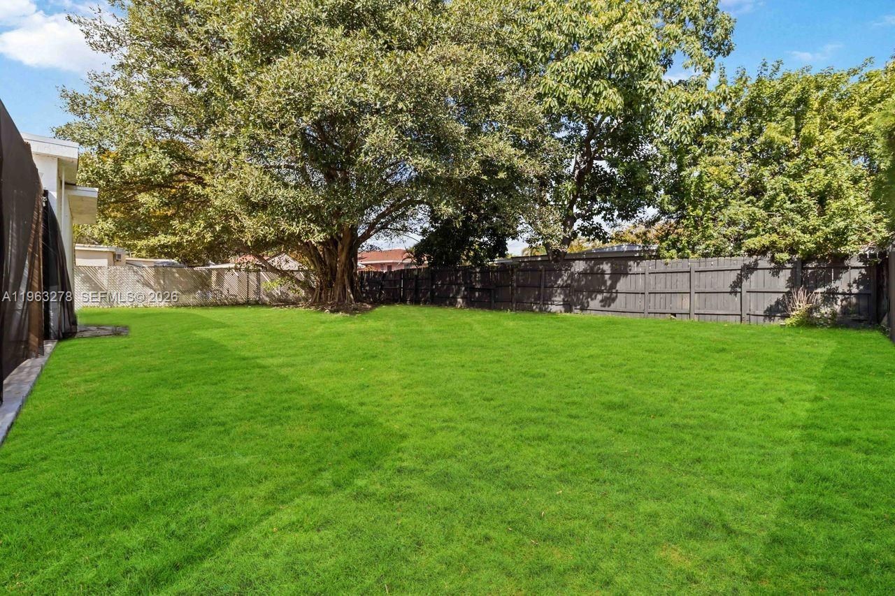 221 NE 4th St, Hallandale Beach, FL 33009 Photo