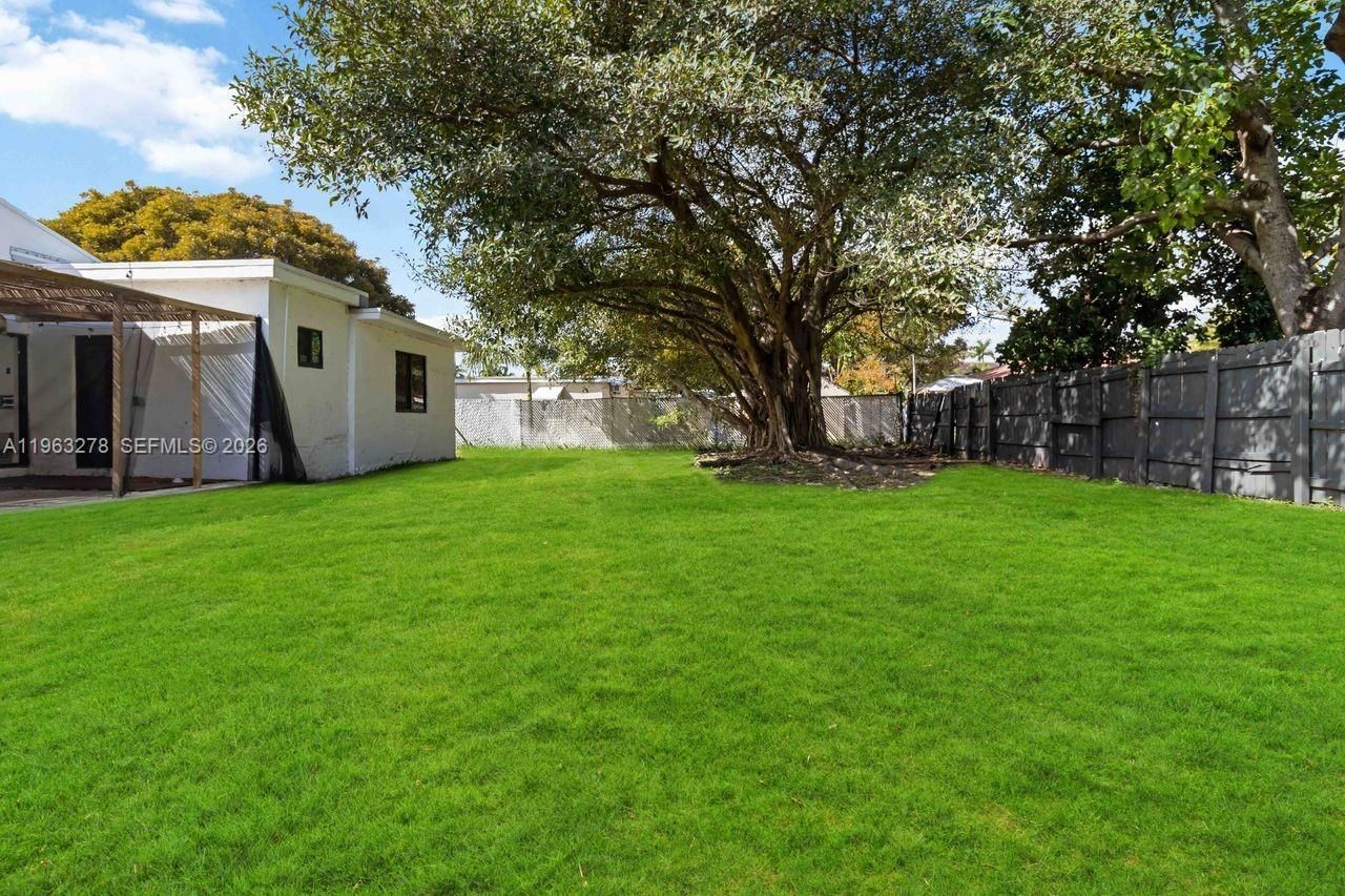 221 NE 4th St, Hallandale Beach, FL 33009 Photo