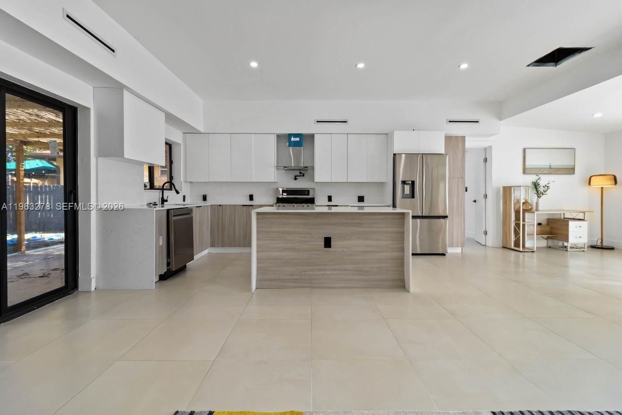 221 NE 4th St, Hallandale Beach, FL 33009 Photo