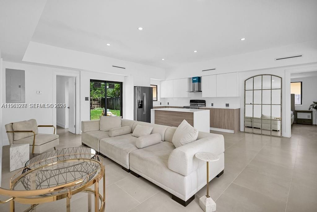 221 NE 4th St, Hallandale Beach, FL 33009 Photo