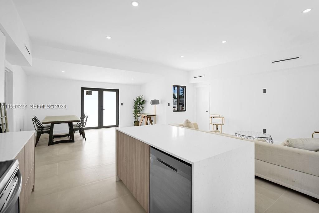 221 NE 4th St, Hallandale Beach, FL 33009 Photo