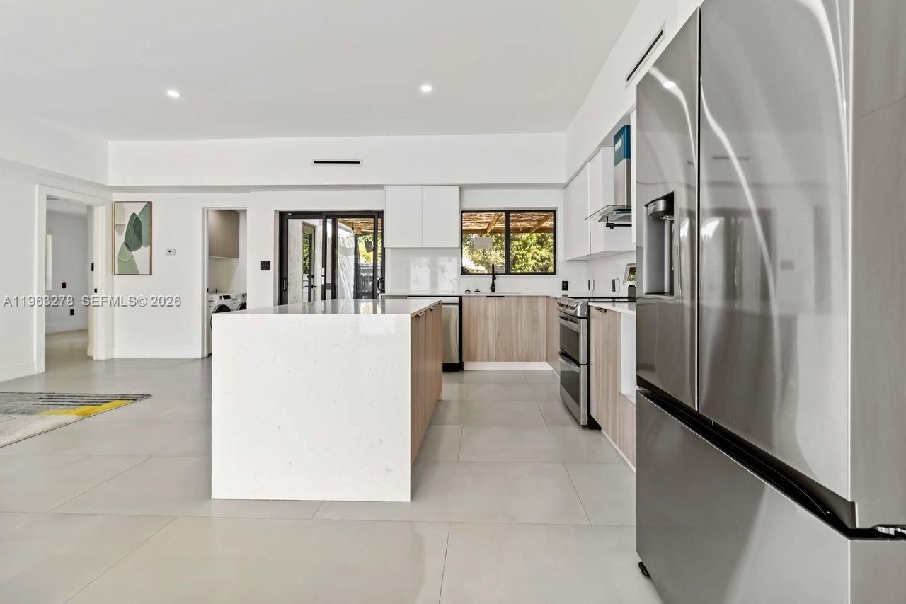 221 NE 4th St, Hallandale Beach, FL 33009 Photo