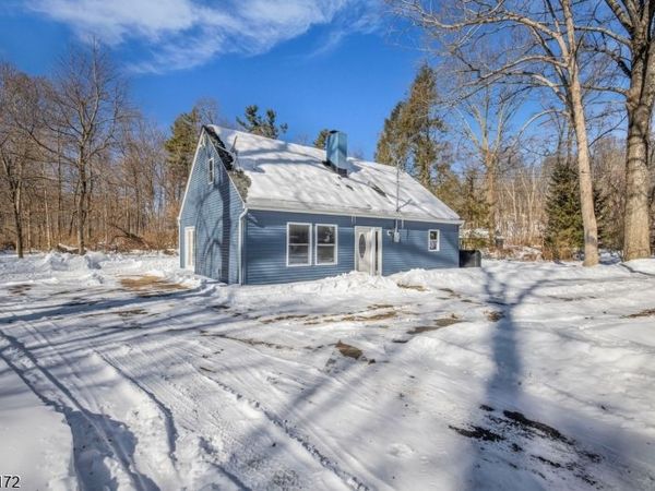 52 Whitehall Rd, Green, NJ 07821