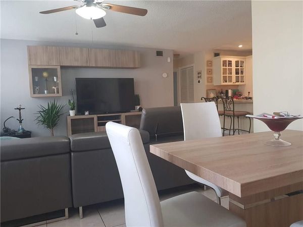 2210 Taylor St, Unit 207, Hollywood, FL 33020