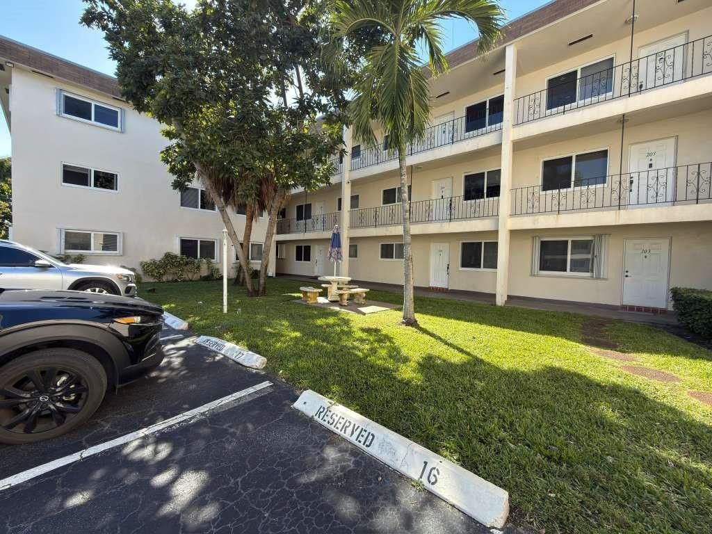 2210 Taylor Street, Unit 207, Hollywood, FL 33020 Photo