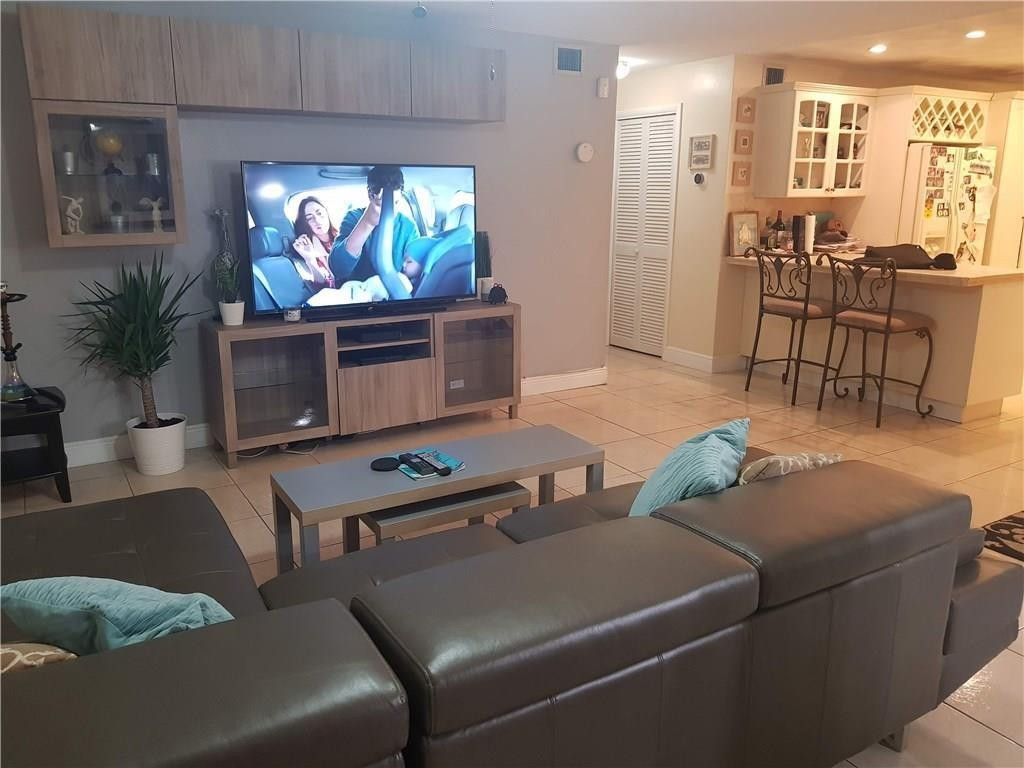 2210 Taylor Street, Unit 207, Hollywood, FL 33020 Photo