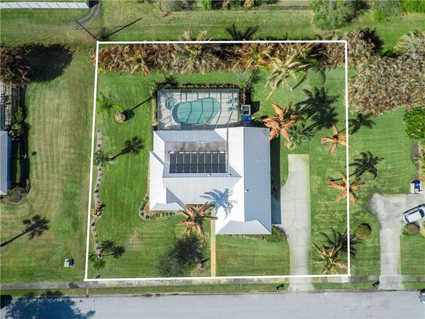 915 32nd Avenue, Vero Beach, FL 32960