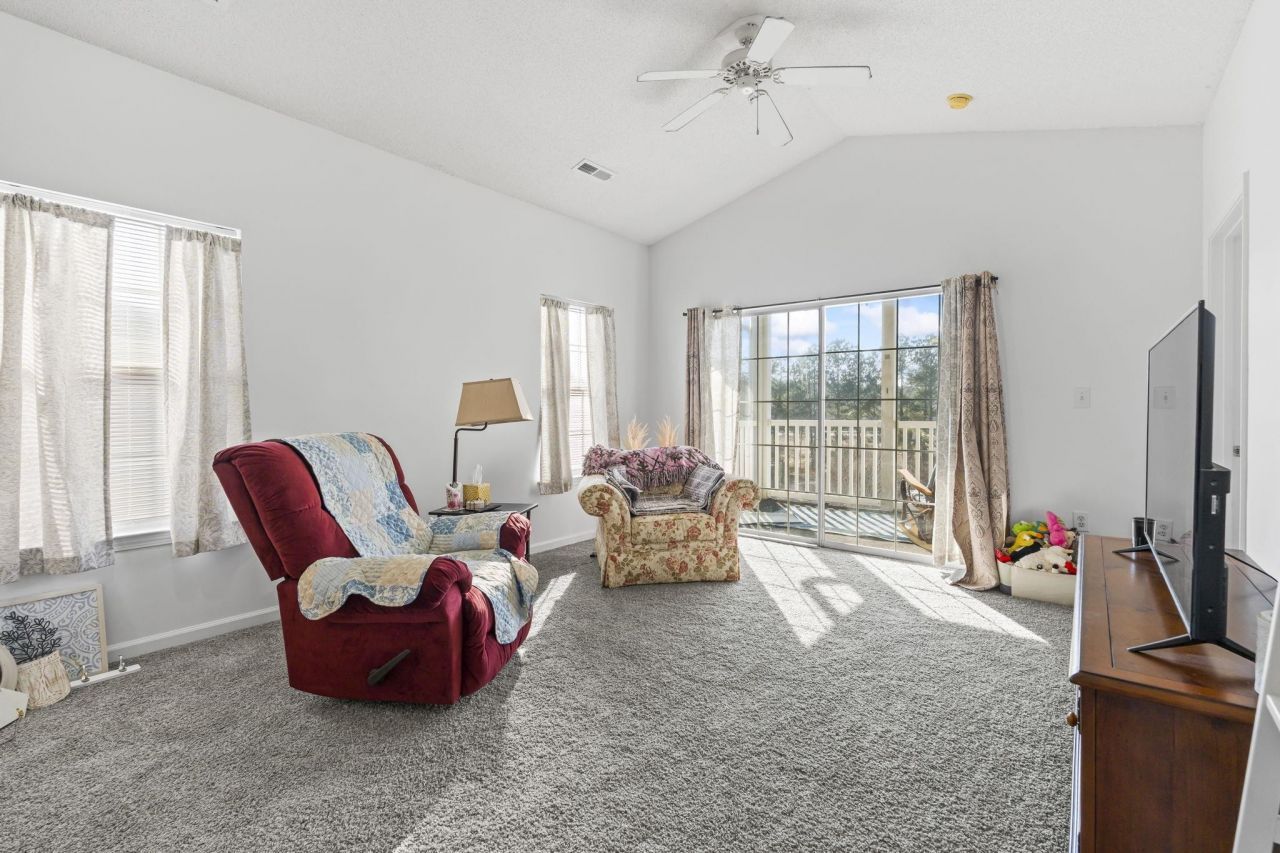 248 Sun Colony Blvd.  Photo 4