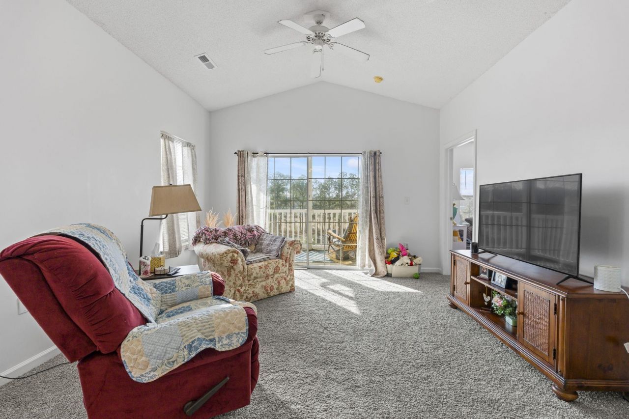 248 Sun Colony Blvd.  Photo 5