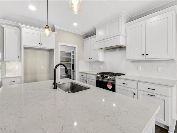 24972 W 94th Place, Lenexa, KS 66227