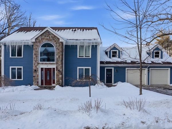 28 Hume Rd, Bedford, MA 01730