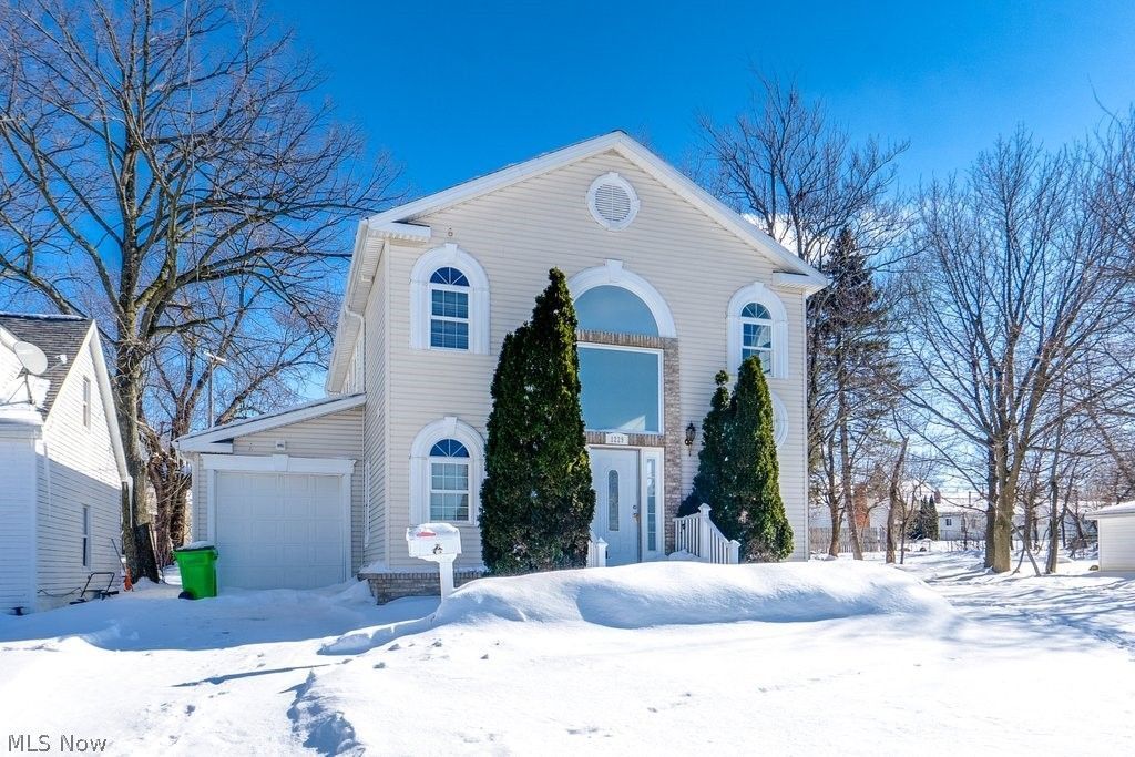 1229 Summit Drive, Mayfield Heights, OH 44124 Main Photo