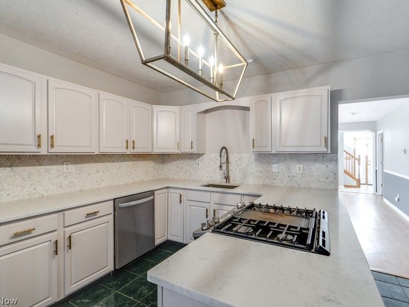 1229 Summit Drive, Mayfield Heights, OH 44124 Photo 8