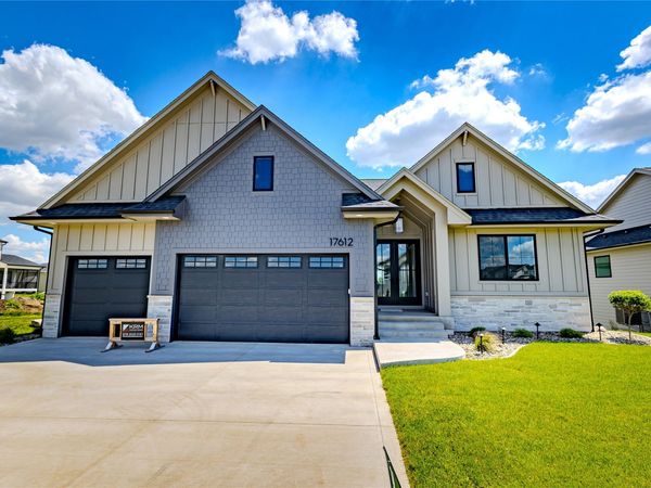 17612 Oakwood Drive, Urbandale, IA 50323