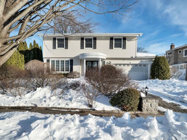 20 Sagamore Way S, Jericho, NY 11753