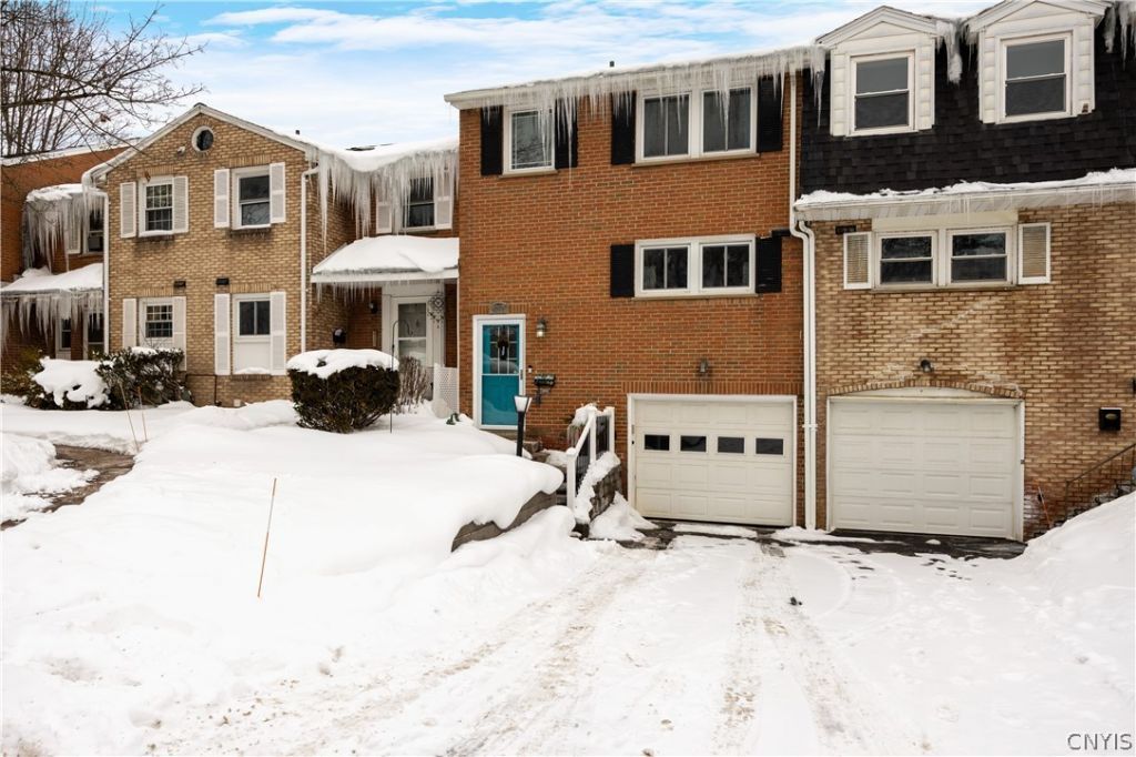 4315 Candlelight Lane, Liverpool, NY 13090 Main Photo