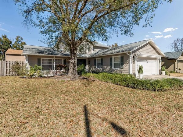 8605 LEIGHTON DRIVE, TAMPA, FL 33614