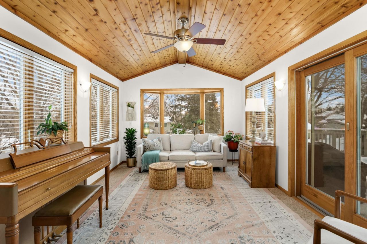 15958 Harwell Avenue, Apple Valley, MN 55124 Main Photo