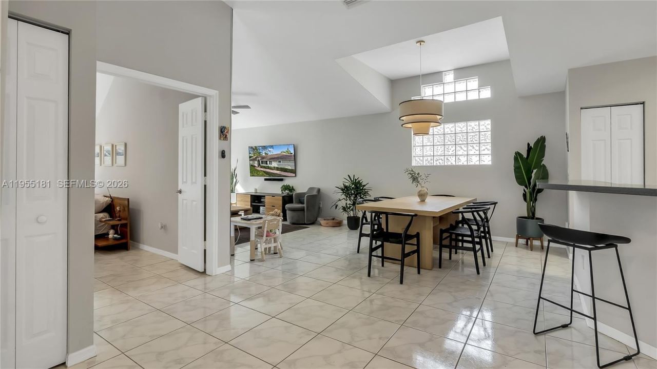 17080 NW 10th St, Pembroke Pines, FL 33028 Photo