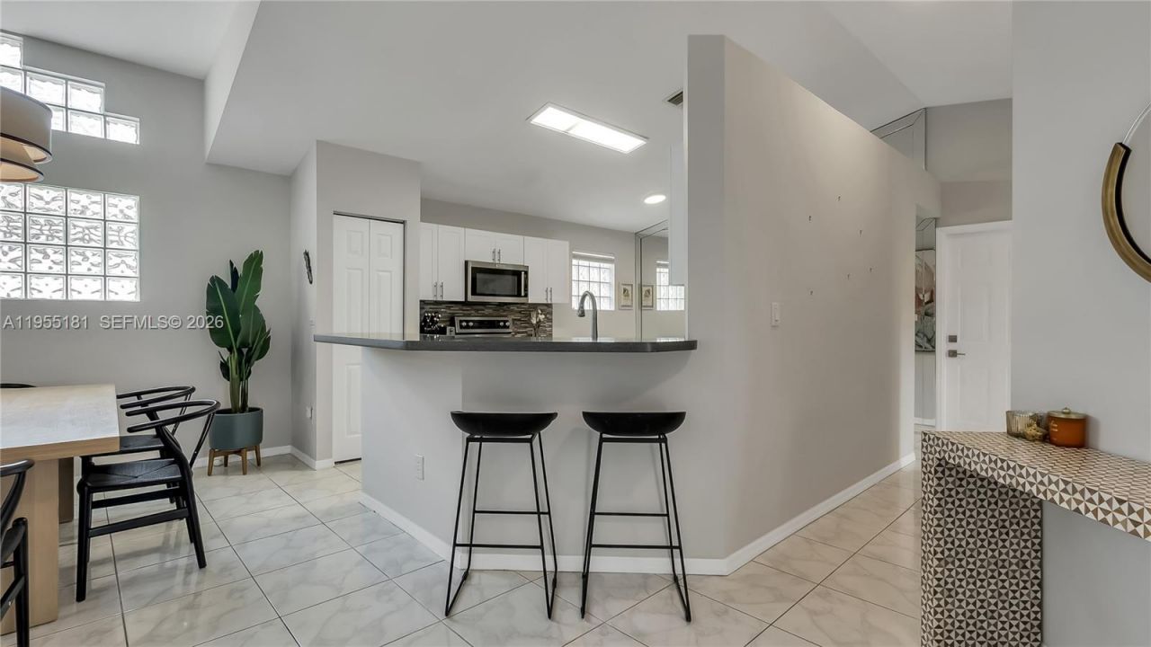 17080 NW 10th St, Pembroke Pines, FL 33028 Photo