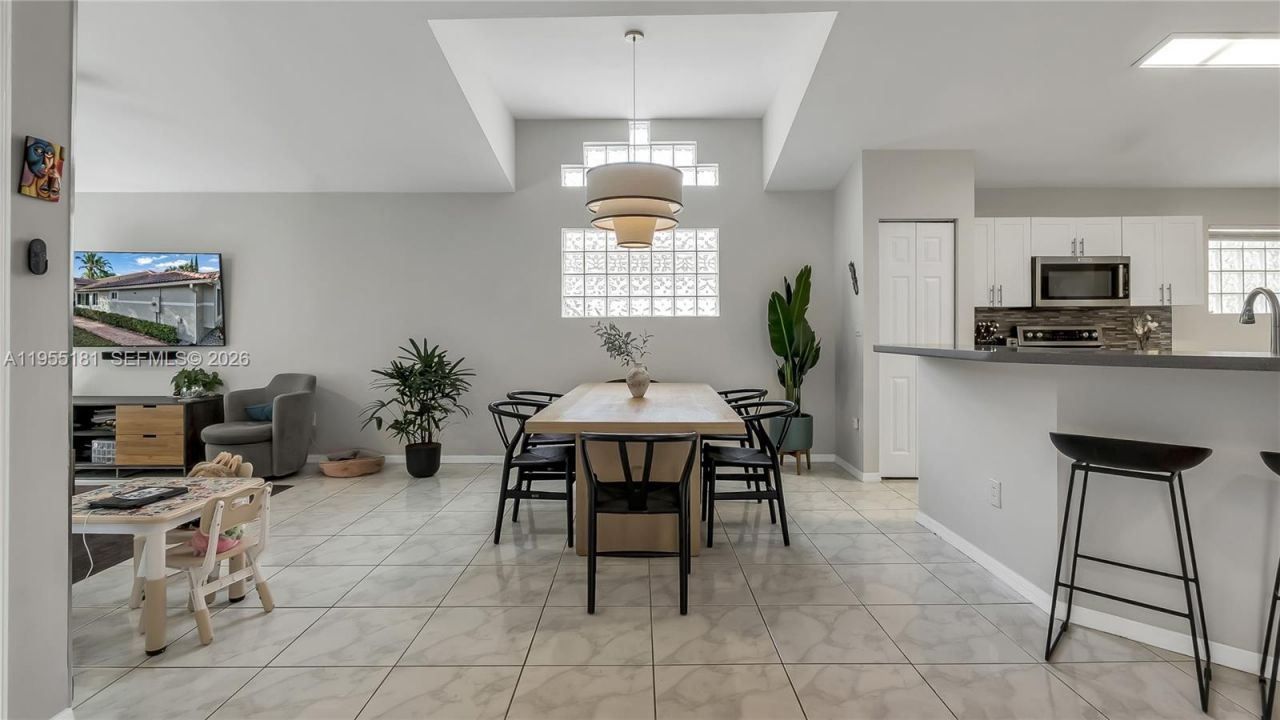 17080 NW 10th St, Pembroke Pines, FL 33028 Photo