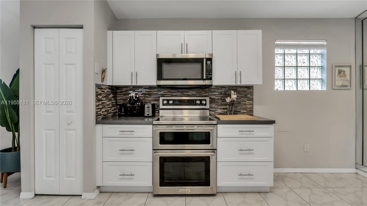 17080 NW 10th St, Pembroke Pines, FL 33028 Photo