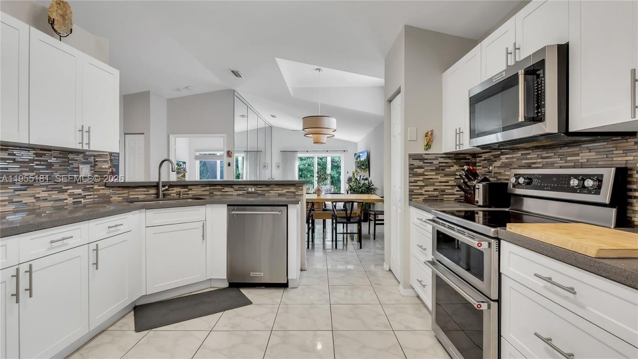 17080 NW 10th St, Pembroke Pines, FL 33028 Photo