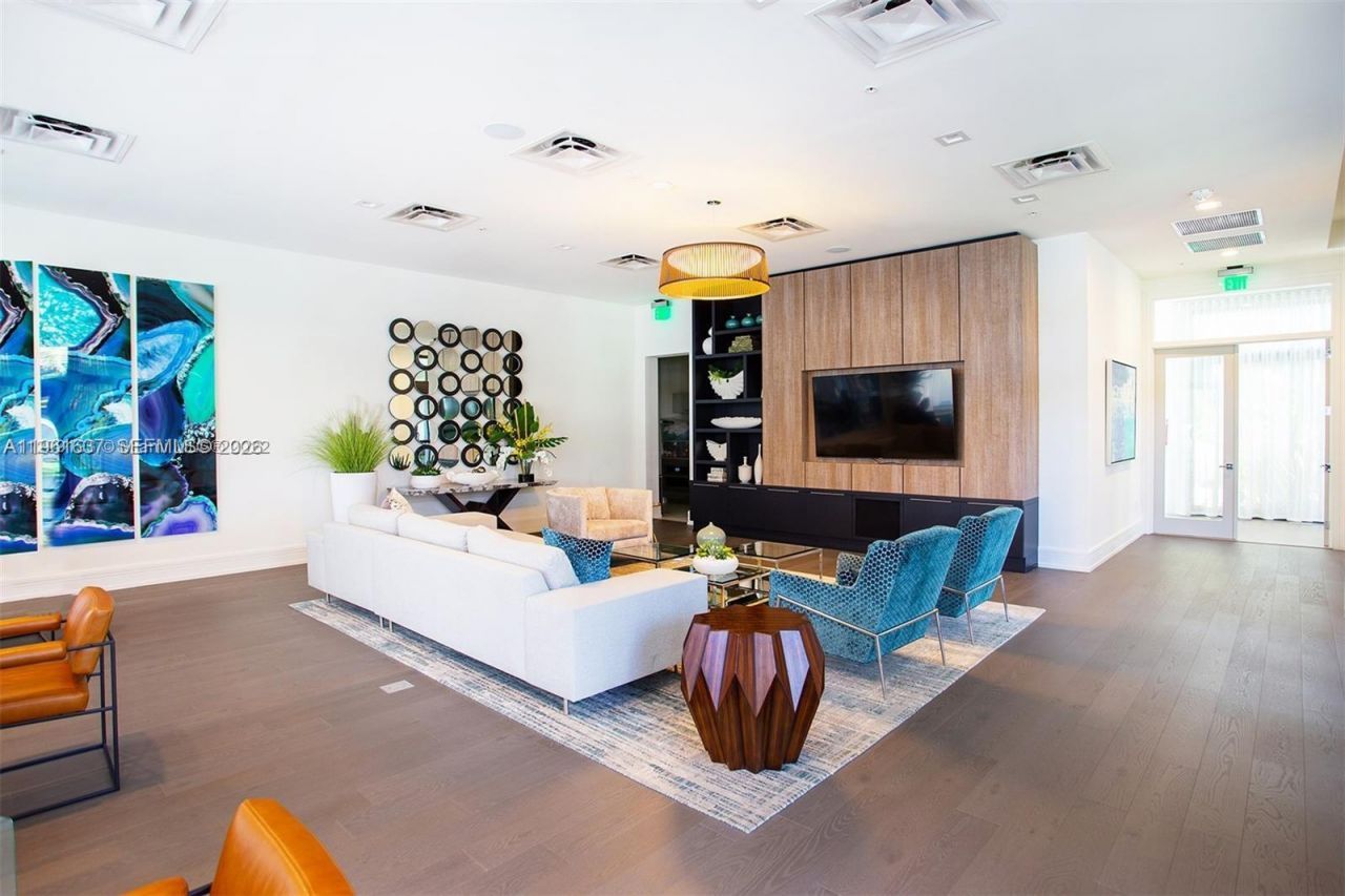 8167 NW 41 St , Unit 407, Doral, FL 33166 Photo