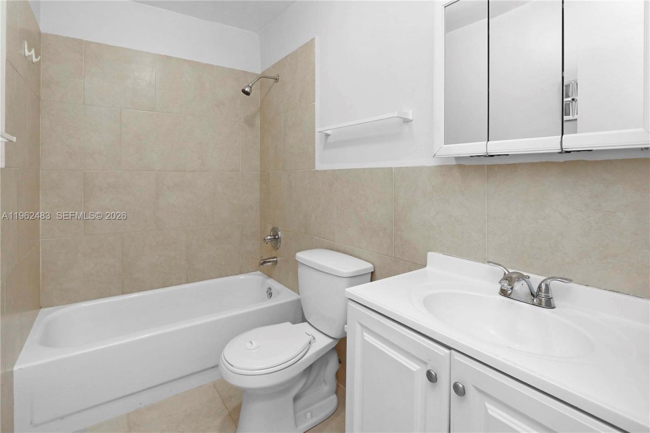 4655 Palm Ave, Unit 309, Hialeah, FL 33012 Photo