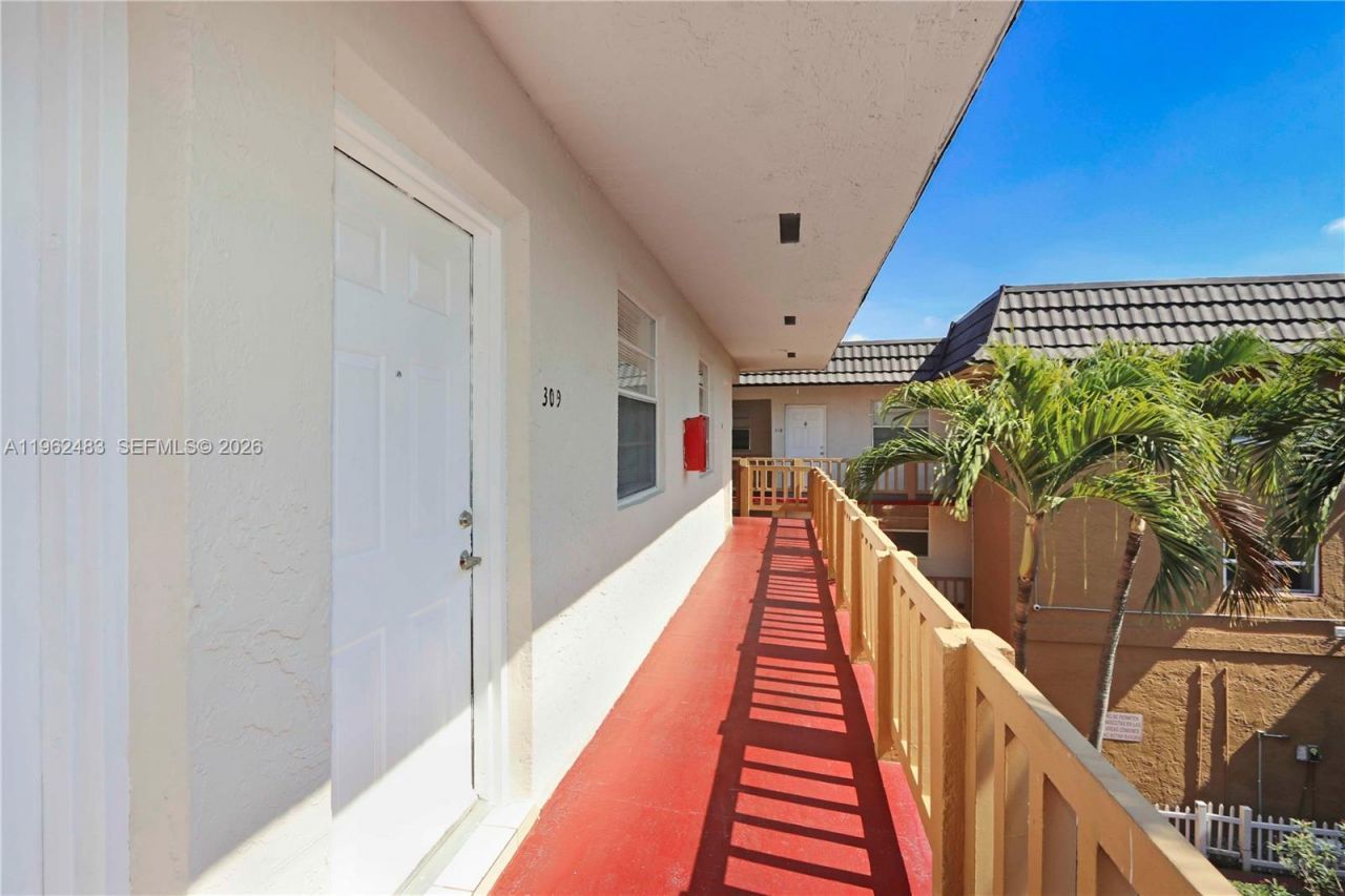 4655 Palm Ave, Unit 309, Hialeah, FL 33012 Photo