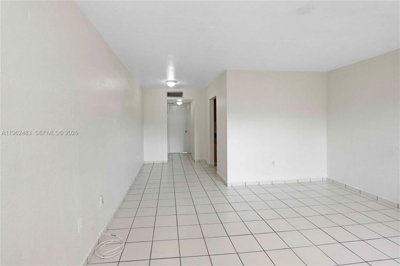 4655 Palm Ave, Unit 309, Hialeah, FL 33012 Photo