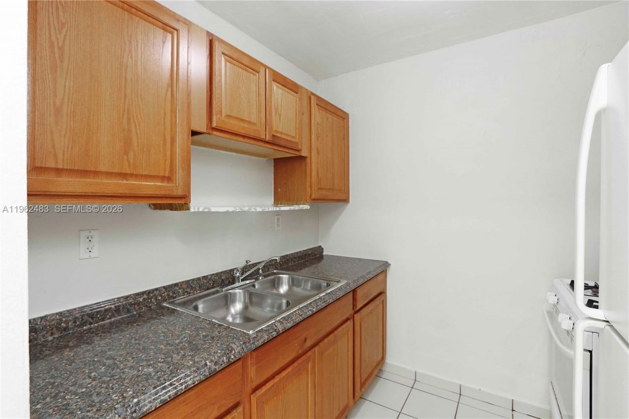 4655 Palm Ave, Unit 309, Hialeah, FL 33012 Photo