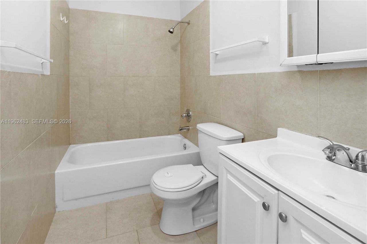 4655 Palm Ave, Unit 309, Hialeah, FL 33012 Photo