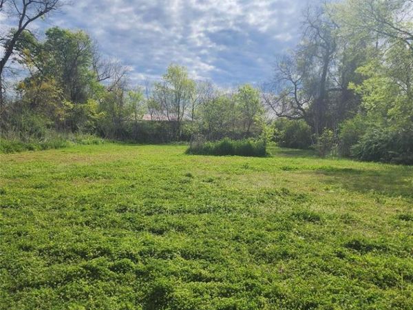 2927 Wellington Street , Greenville, TX 75401