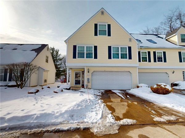 517 Parkside Lane, Tallmadge, OH 44278