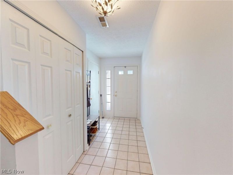 517 Parkside Lane, Tallmadge, OH 44278 Photo 2